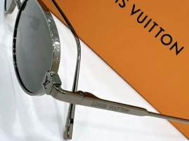 Picture of Louis Vuitton Sunglasses _SKUfw80537222fw